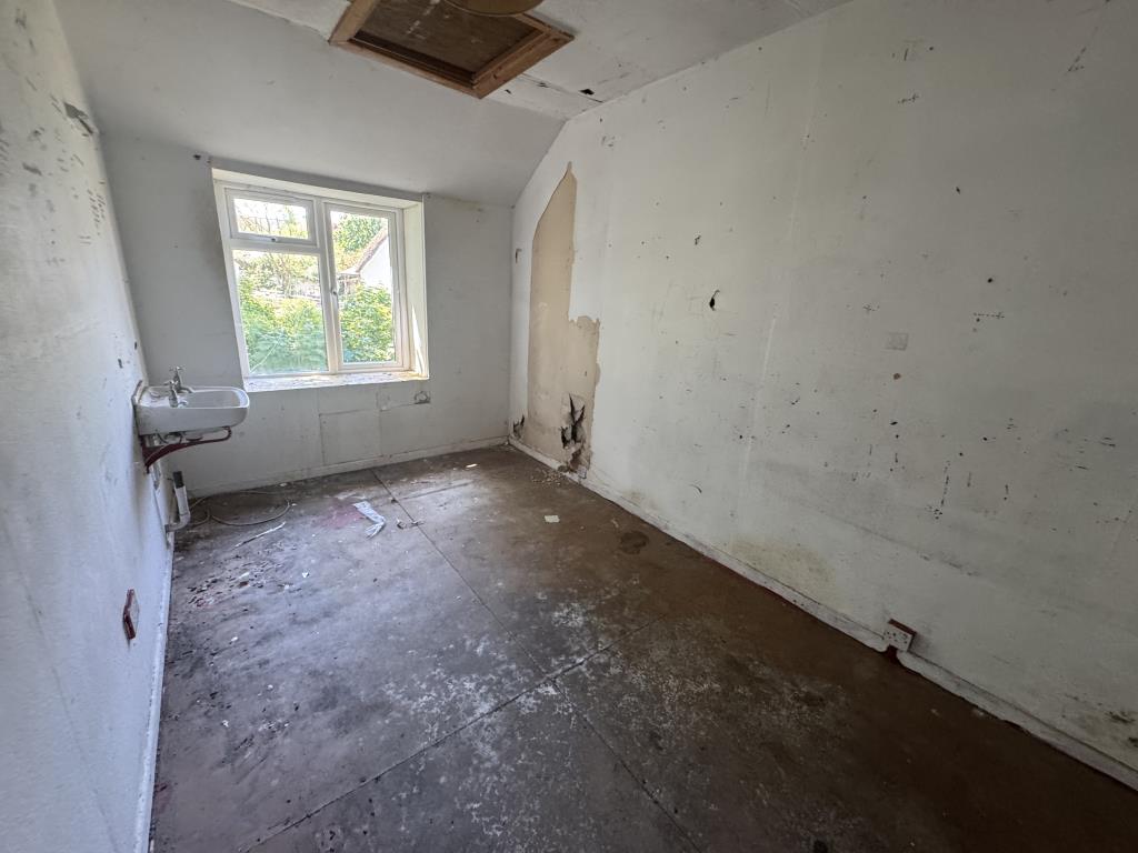 Lot: 97 - DETACHED COTTAGE FOR EXTENSIVE IMPROVEMENT - Bedroom two